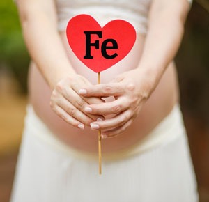 pregnant woman supplement iron